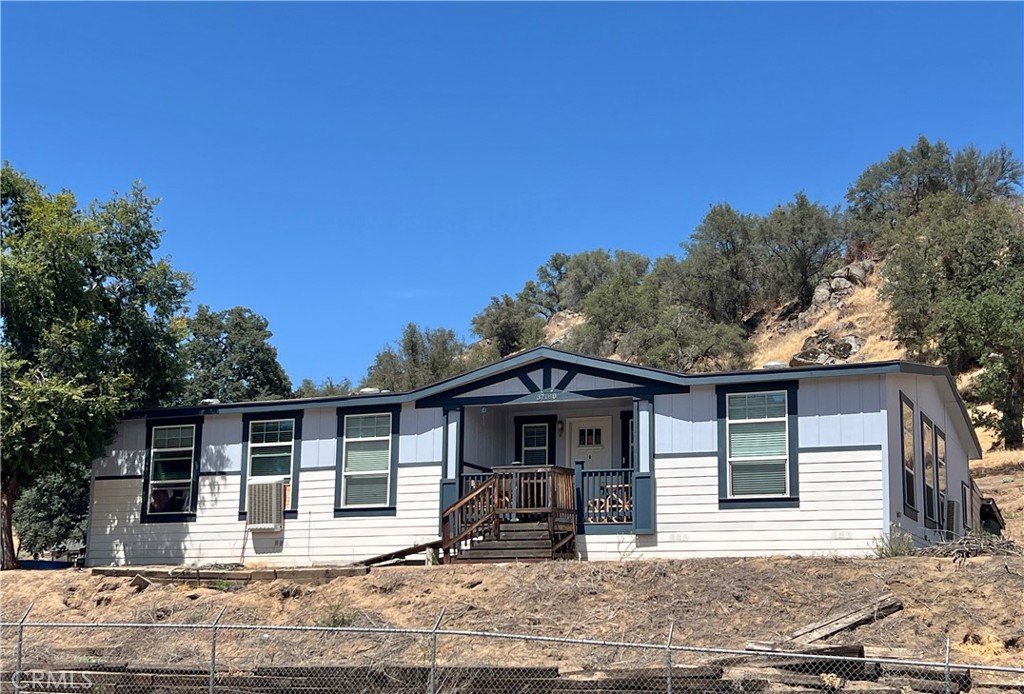 37180 Mistletoe Rd, Squaw Valley, CA 93675