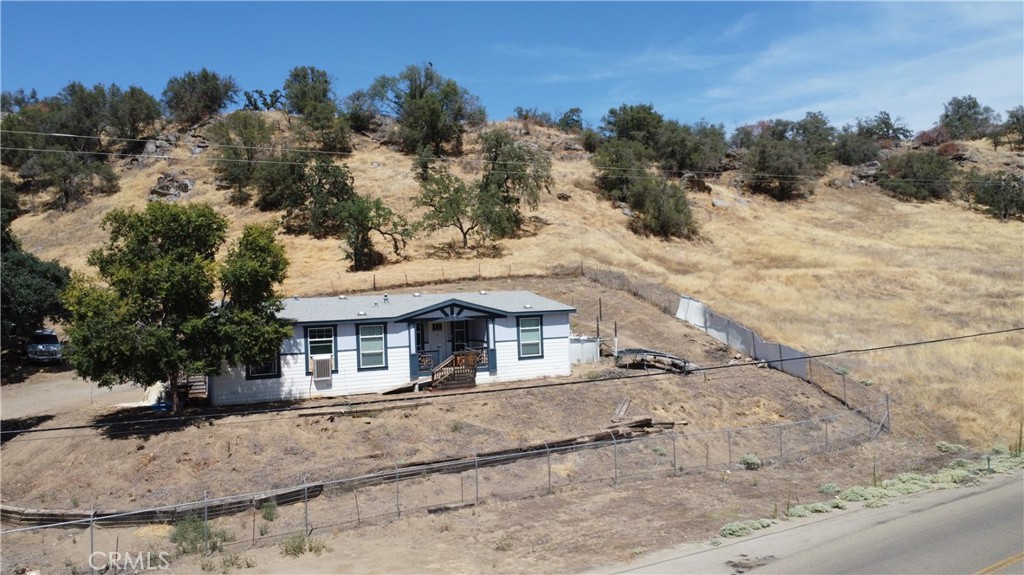 37180 Mistletoe Rd, Squaw Valley, CA 93675