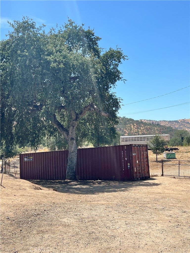 37180 Mistletoe Rd, Squaw Valley, CA 93675