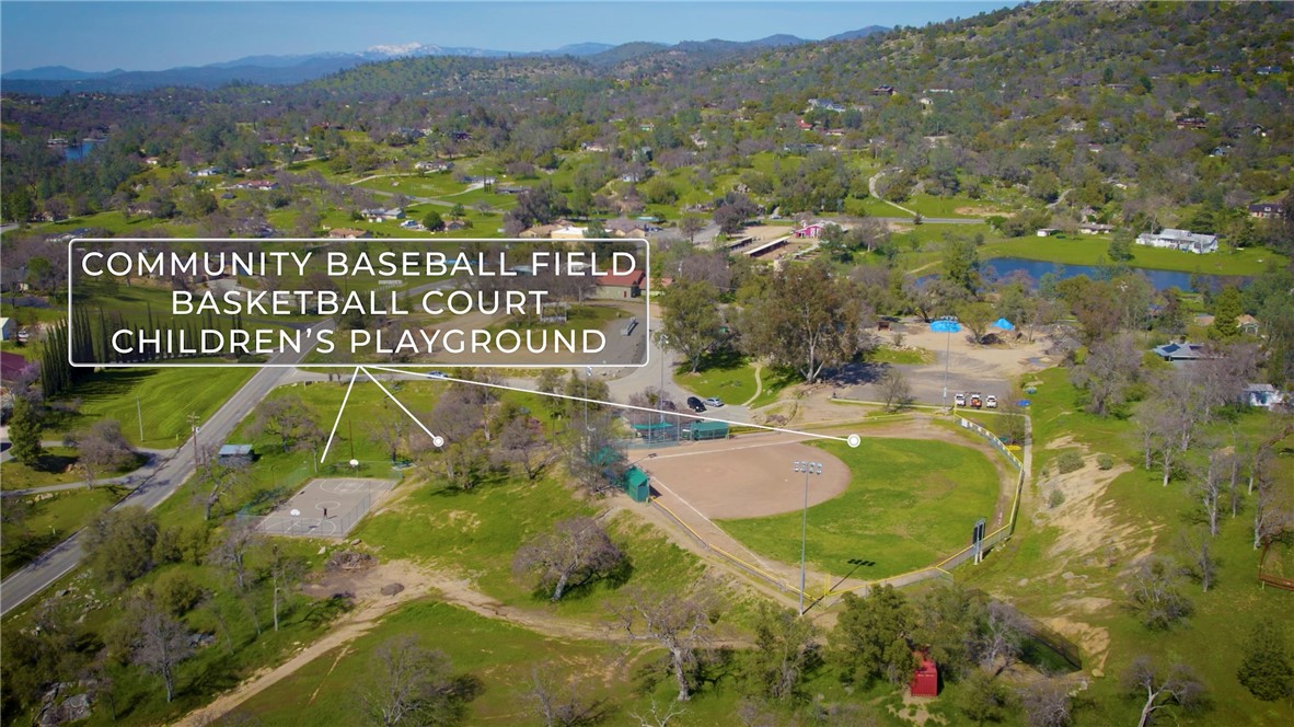 1 Lilley Mountain Dr, Coarsegold, CA 93614