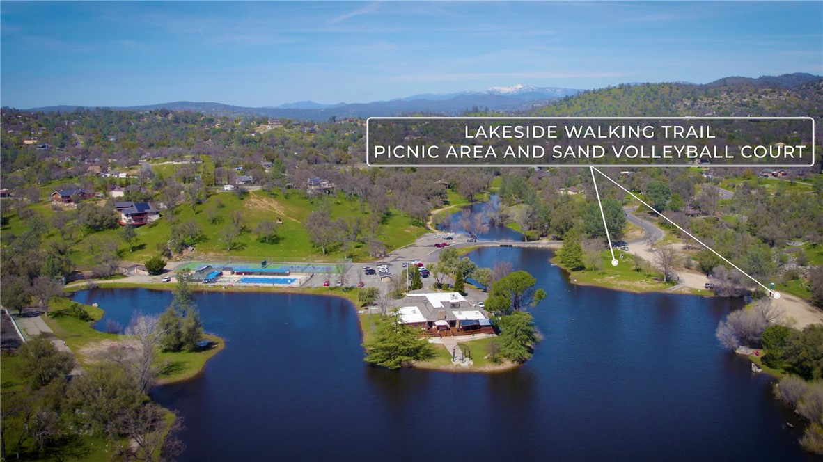 1 Lilley Mountain Dr, Coarsegold, CA 93614