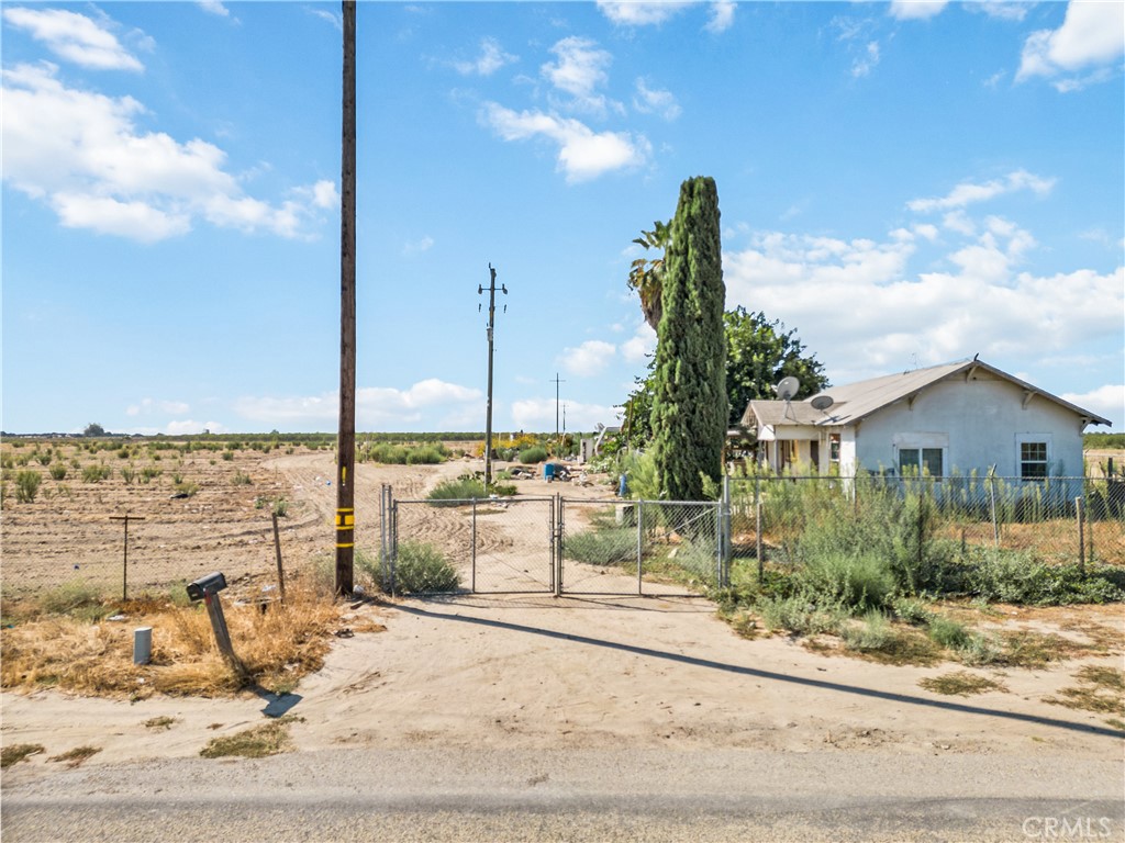 1095 E Mountain View Ave, Fresno, CA 93725