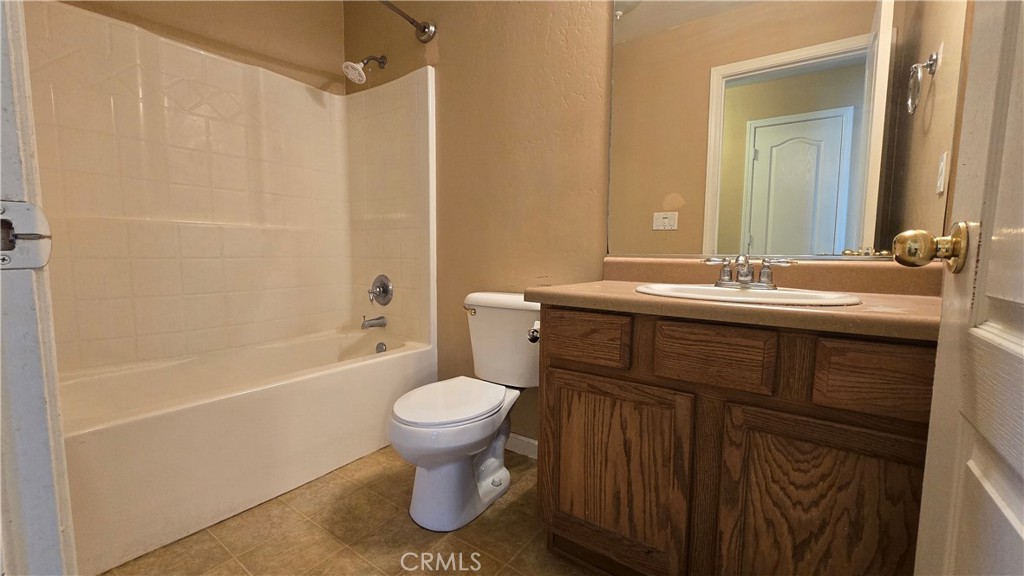 6288 E Woodward Ave, Fresno, CA 93727