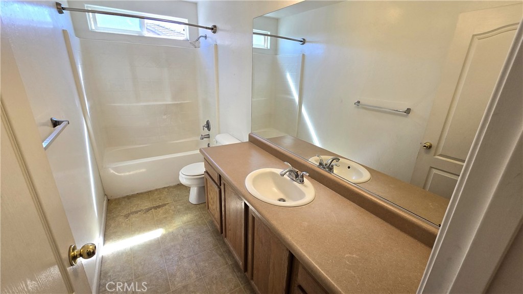 6288 E Woodward Ave, Fresno, CA 93727