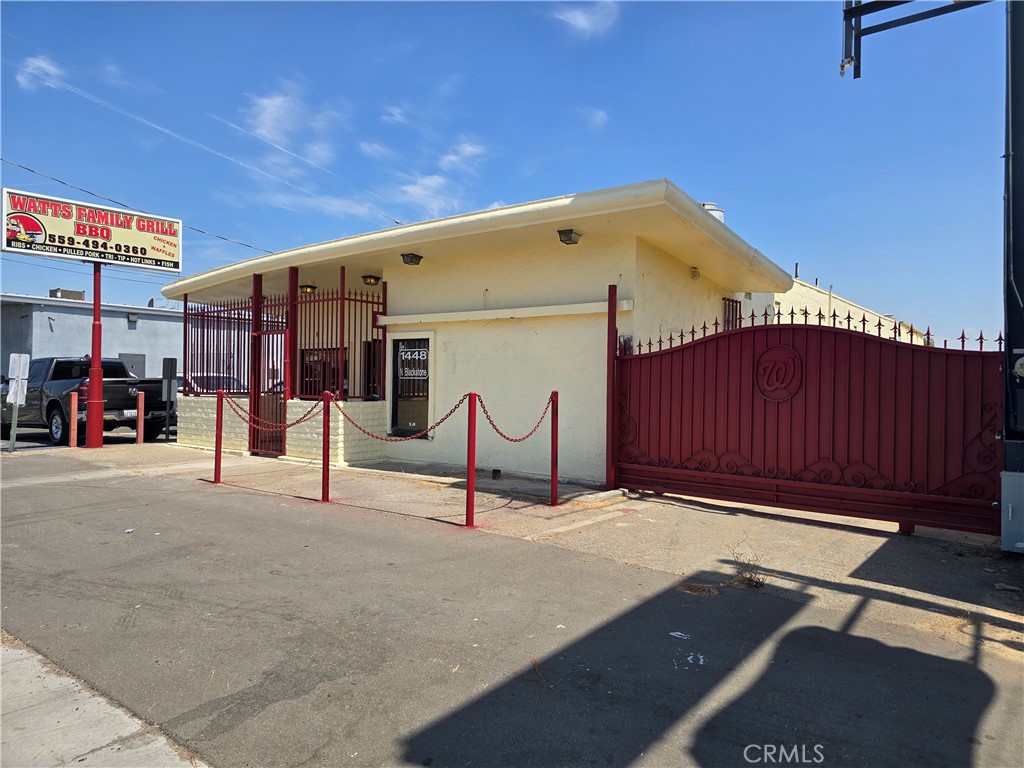 1448 N Blackstone Ave, Fresno, CA 93703