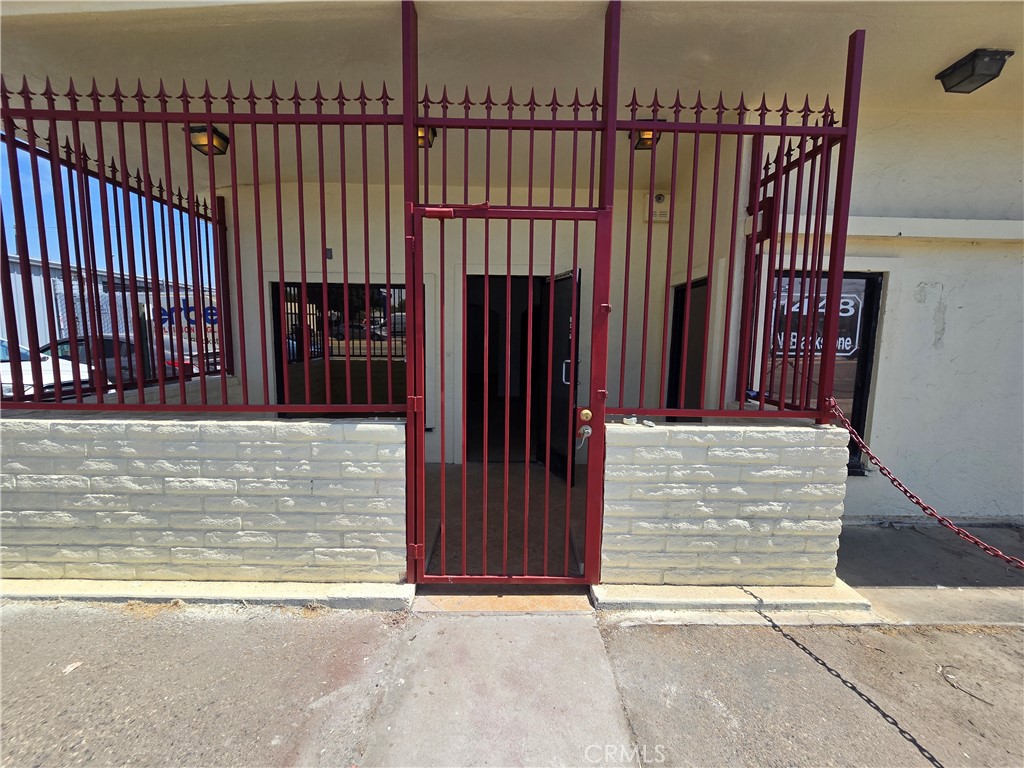 1448 N Blackstone Ave, Fresno, CA 93703