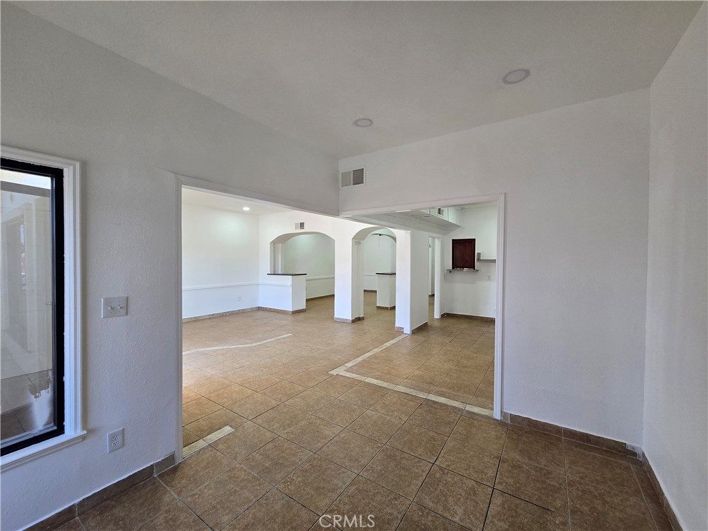 1448 N Blackstone Ave, Fresno, CA 93703