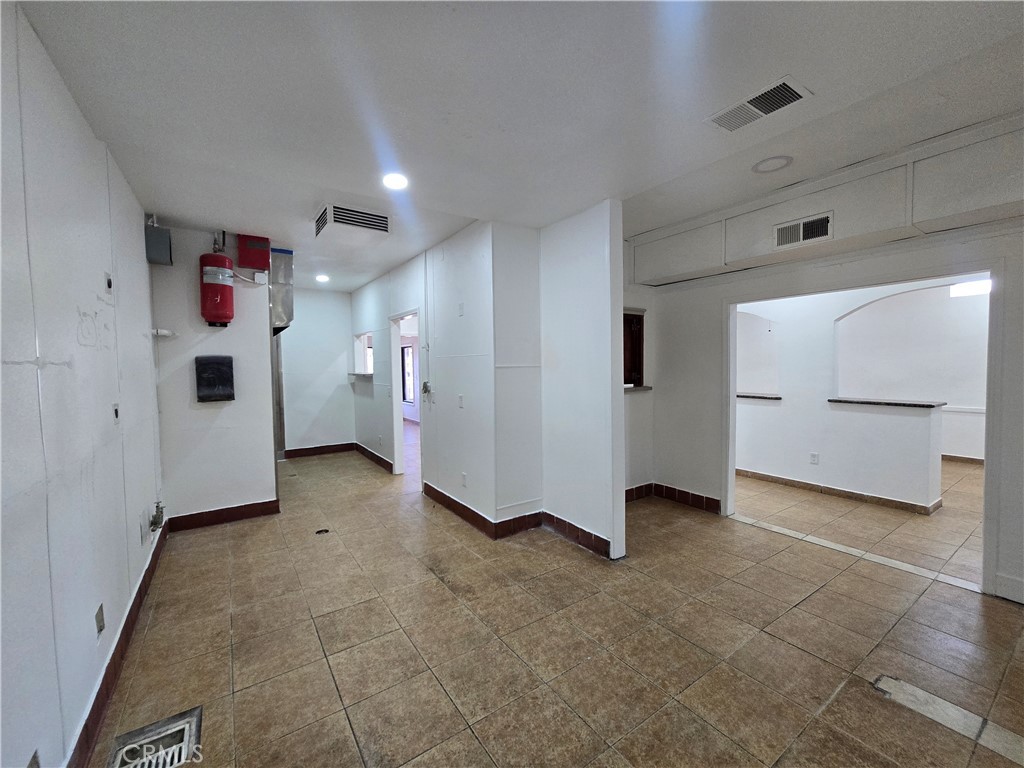 1448 N Blackstone Ave, Fresno, CA 93703