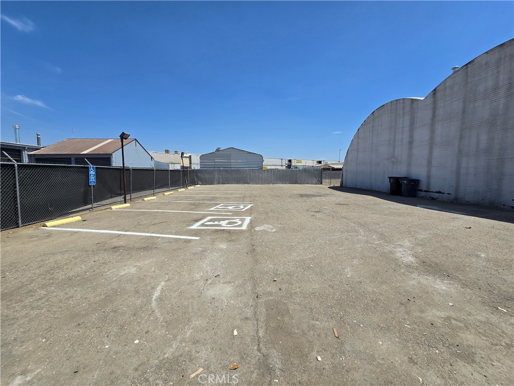 1448 N Blackstone Ave, Fresno, CA 93703