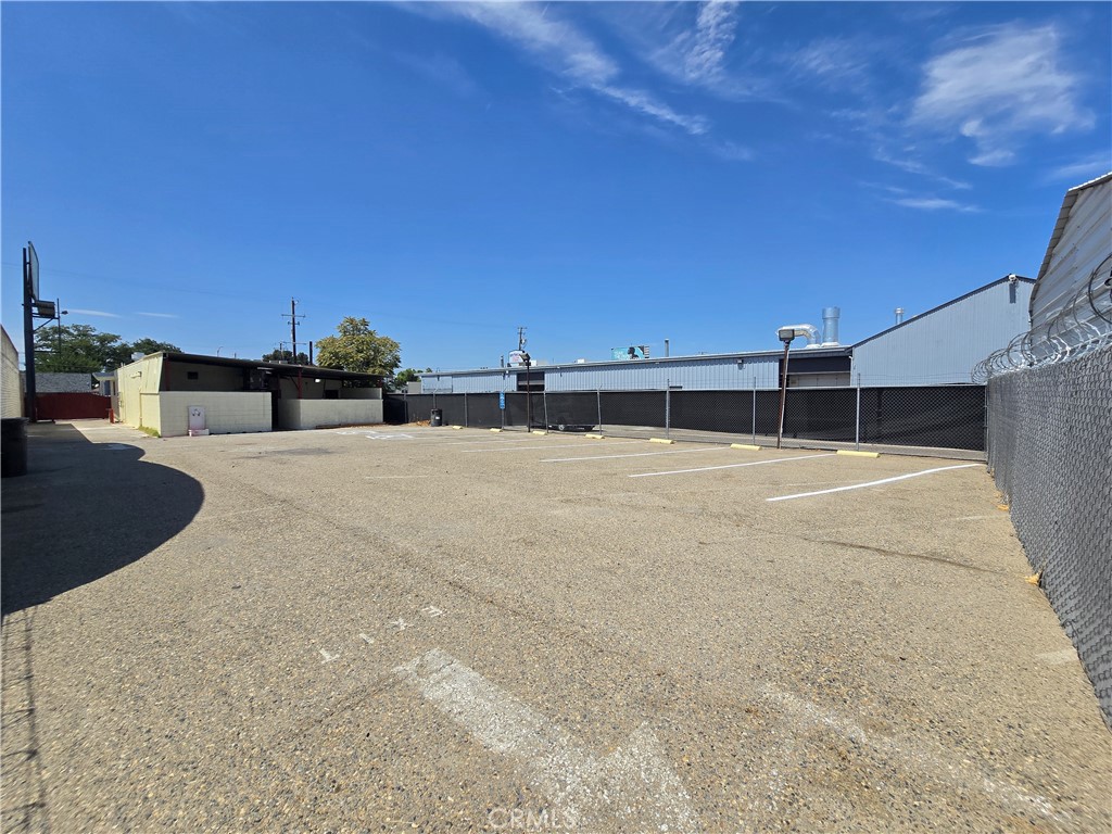 1448 N Blackstone Ave, Fresno, CA 93703