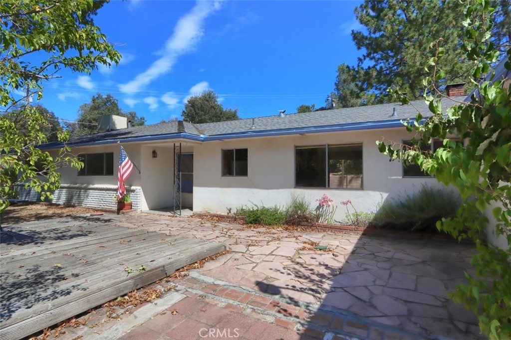 42912 E Country Club Dr, Oakhurst, CA 93644