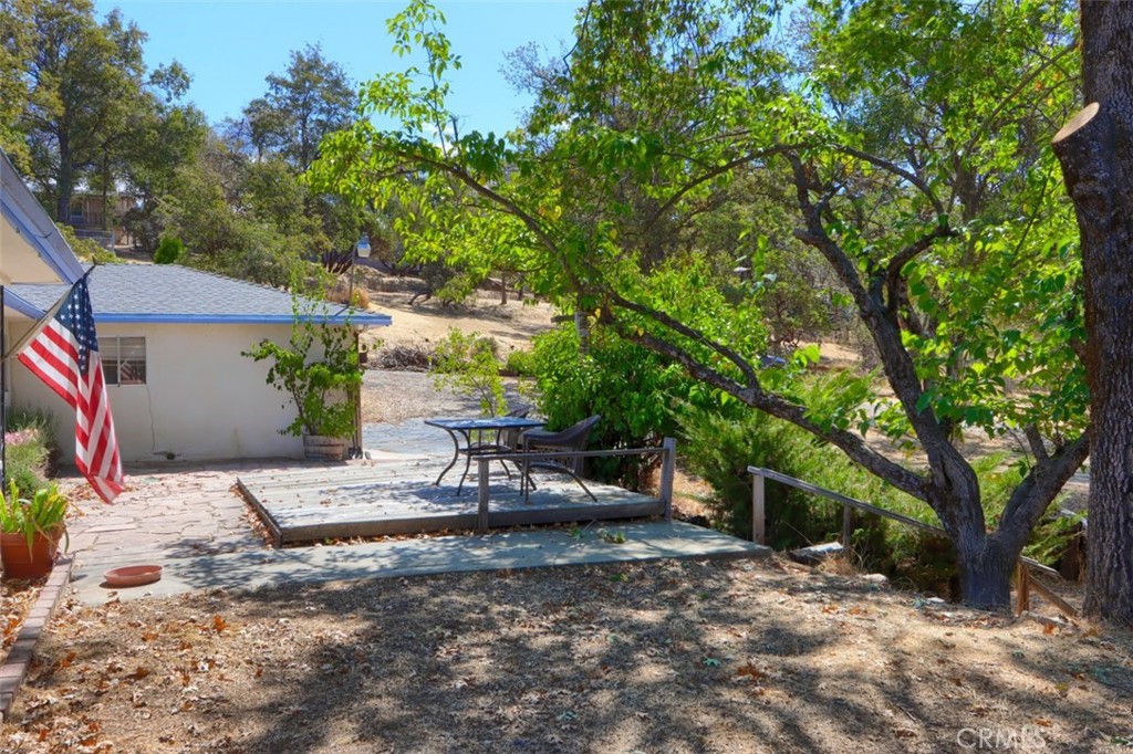 42912 E Country Club Dr, Oakhurst, CA 93644