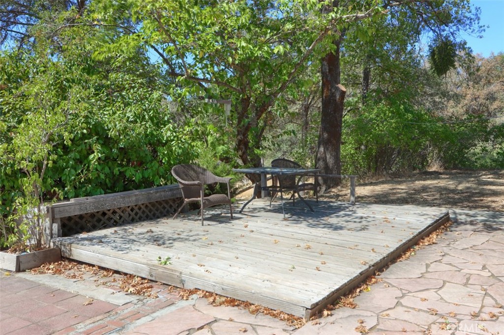 42912 E Country Club Dr, Oakhurst, CA 93644