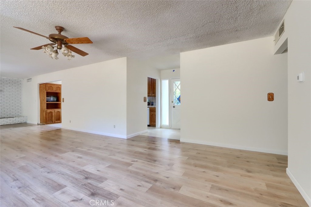 42912 E Country Club Dr, Oakhurst, CA 93644