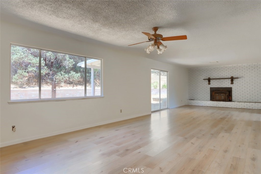 42912 E Country Club Dr, Oakhurst, CA 93644