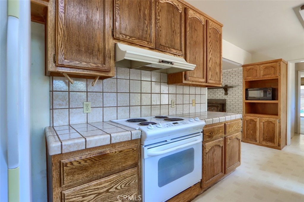 42912 E Country Club Dr, Oakhurst, CA 93644