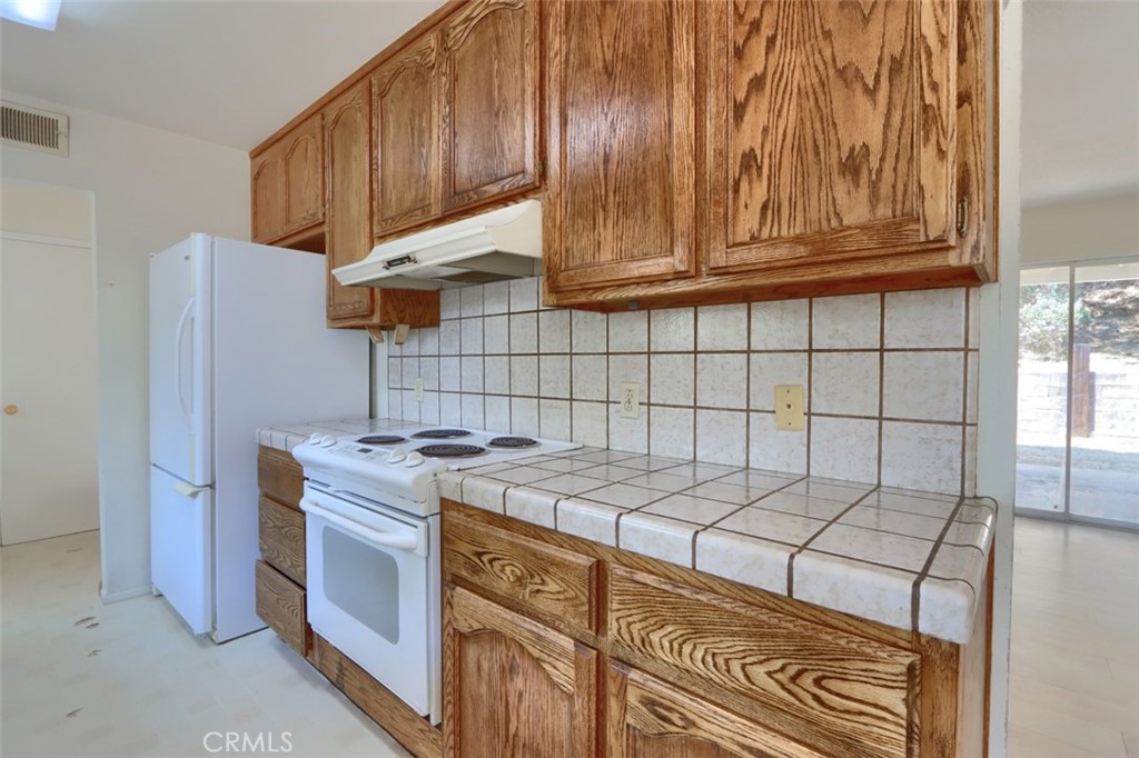 42912 E Country Club Dr, Oakhurst, CA 93644