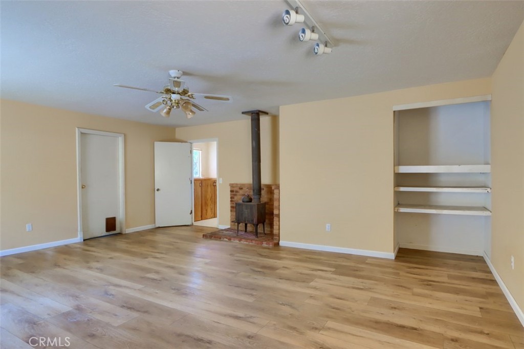 42912 E Country Club Dr, Oakhurst, CA 93644