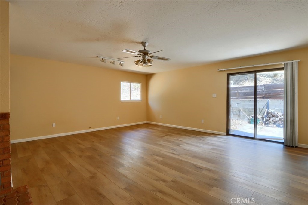 42912 E Country Club Dr, Oakhurst, CA 93644