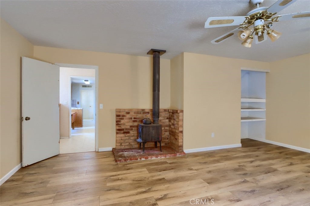 42912 E Country Club Dr, Oakhurst, CA 93644