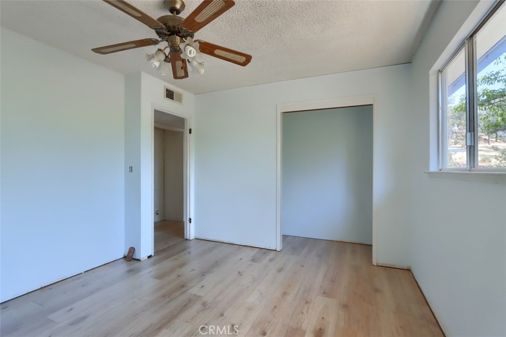 42912 E Country Club Dr, Oakhurst, CA 93644