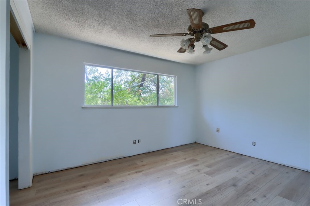 42912 E Country Club Dr, Oakhurst, CA 93644