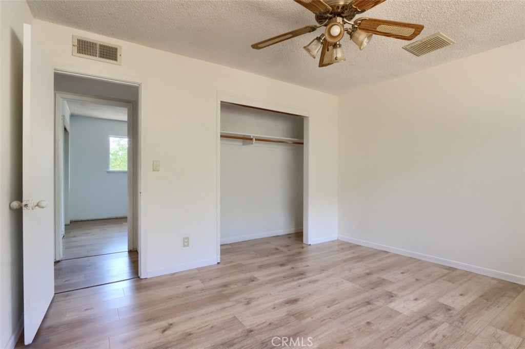 42912 E Country Club Dr, Oakhurst, CA 93644