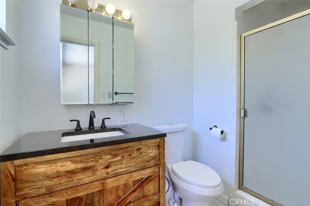 42912 E Country Club Dr, Oakhurst, CA 93644