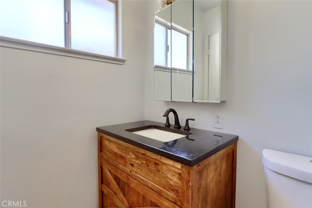 42912 E Country Club Dr, Oakhurst, CA 93644