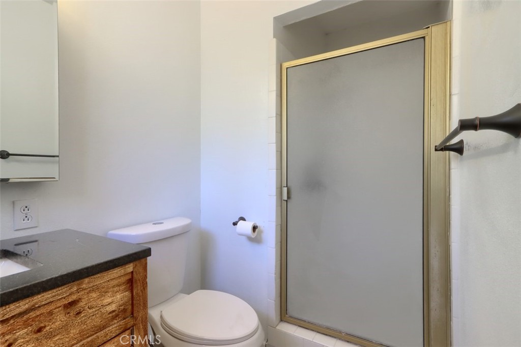 42912 E Country Club Dr, Oakhurst, CA 93644