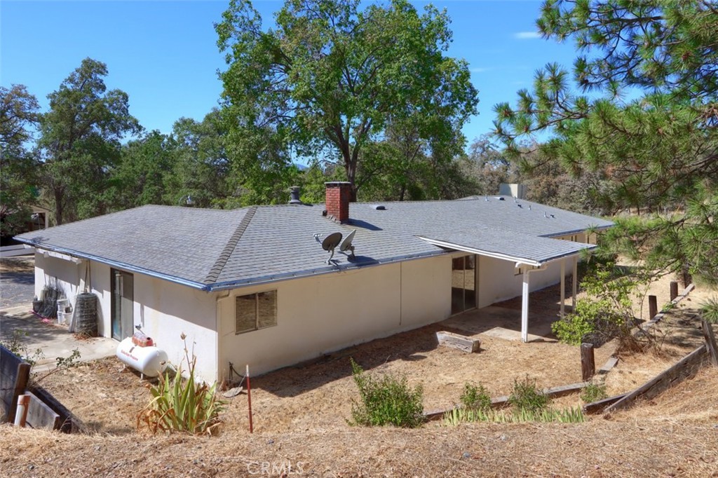 42912 E Country Club Dr, Oakhurst, CA 93644