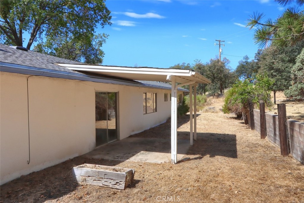 42912 E Country Club Dr, Oakhurst, CA 93644