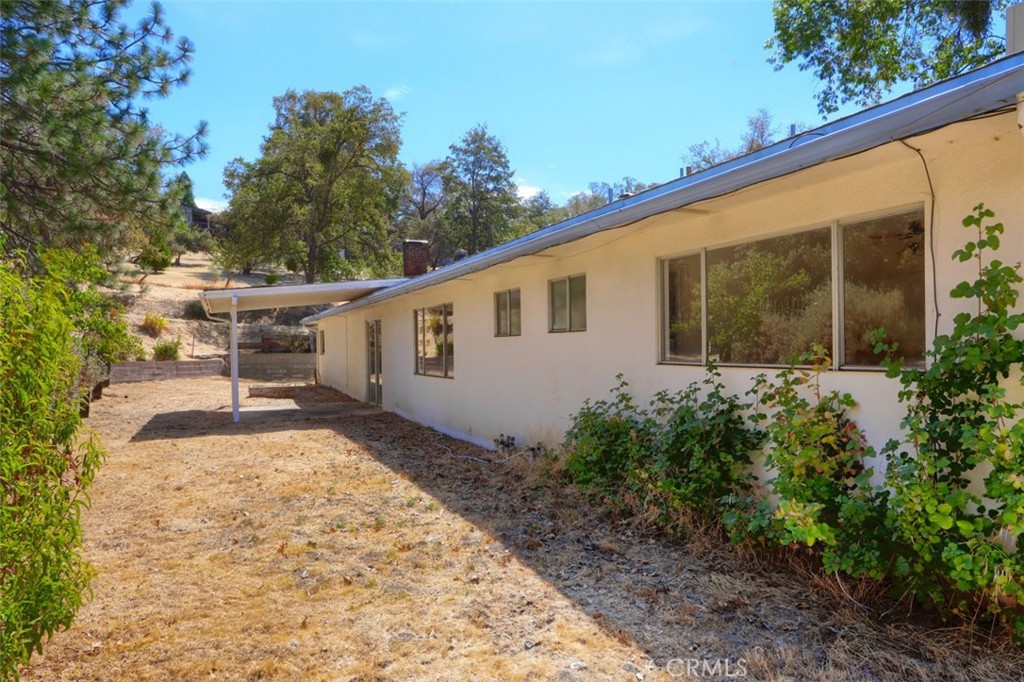 42912 E Country Club Dr, Oakhurst, CA 93644