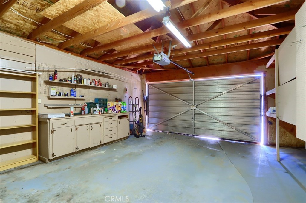 42912 E Country Club Dr, Oakhurst, CA 93644