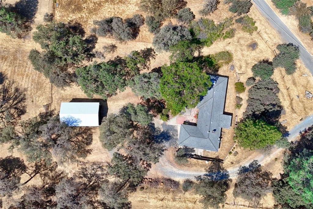 42912 E Country Club Dr, Oakhurst, CA 93644