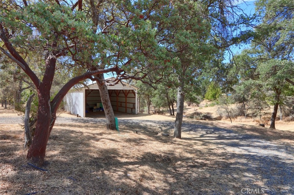 42912 E Country Club Dr, Oakhurst, CA 93644