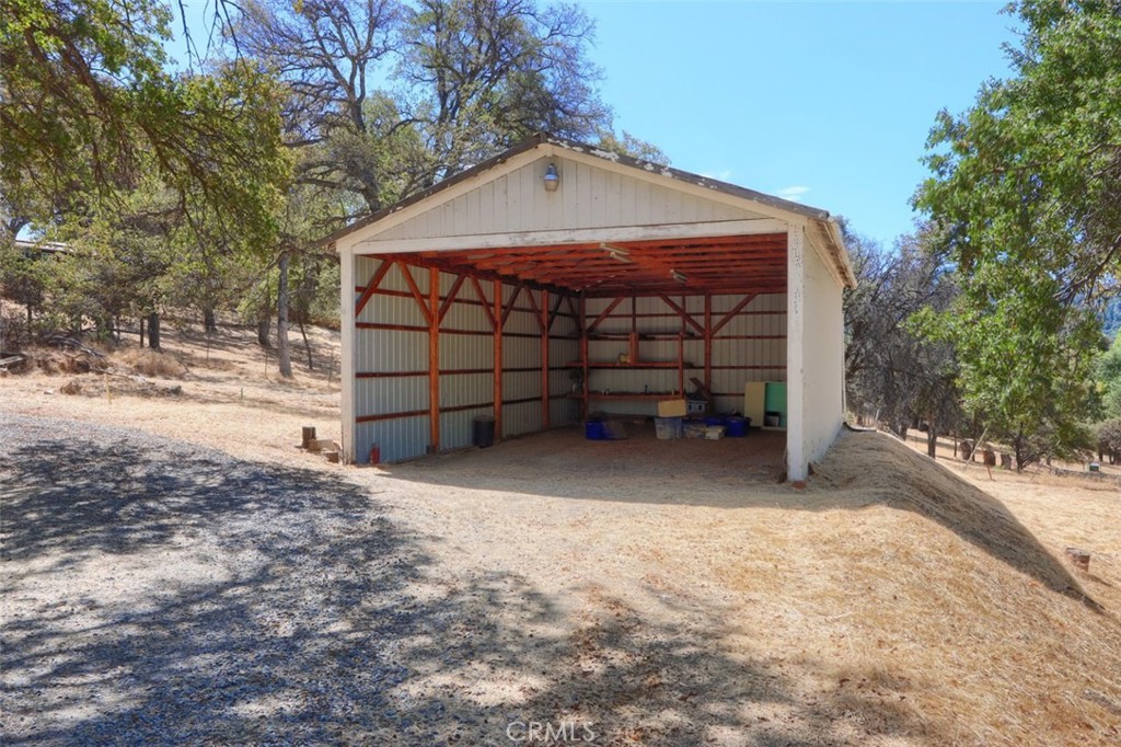 42912 E Country Club Dr, Oakhurst, CA 93644