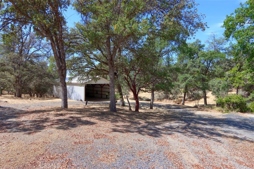 42912 E Country Club Dr, Oakhurst, CA 93644