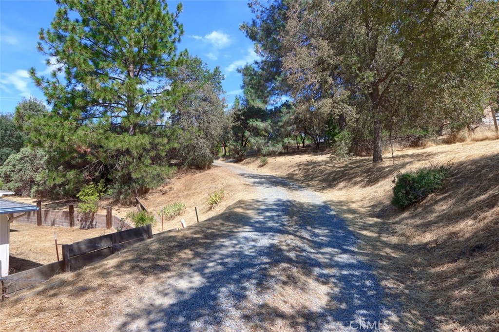 42912 E Country Club Dr, Oakhurst, CA 93644