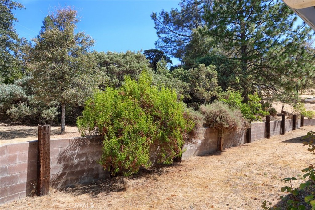 42912 E Country Club Dr, Oakhurst, CA 93644