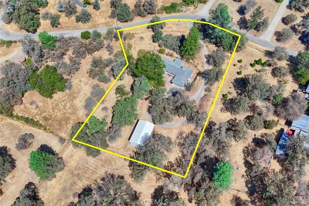 42912 E Country Club Dr, Oakhurst, CA 93644