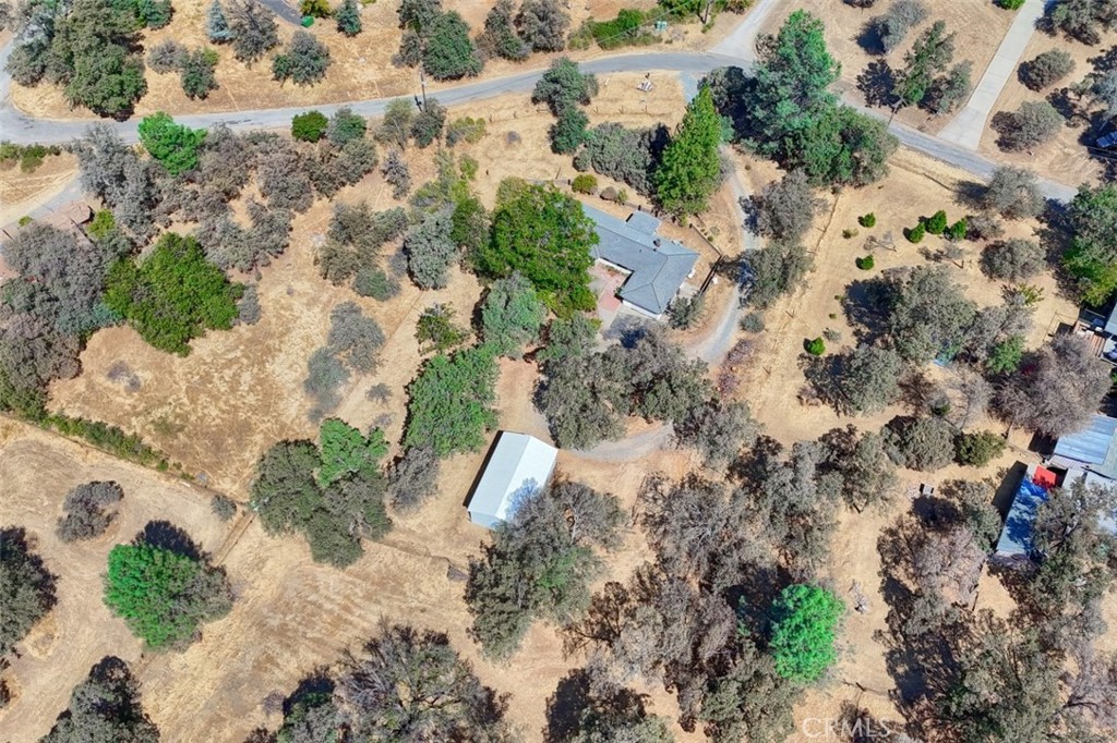 42912 E Country Club Dr, Oakhurst, CA 93644