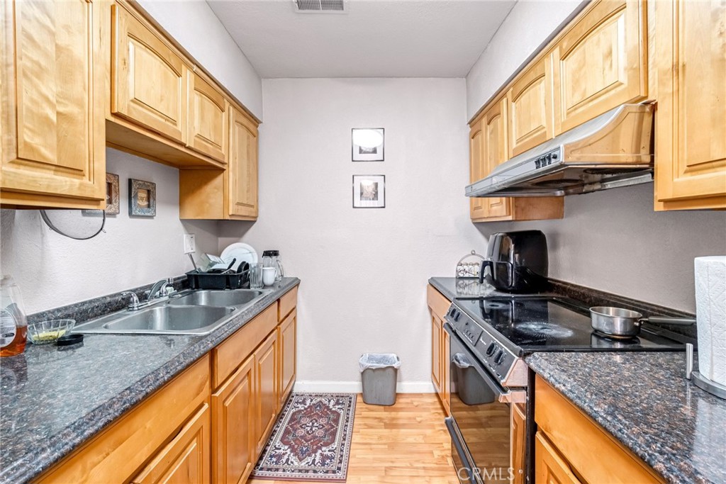 1120 San Joaquin St, Fresno, CA 93706