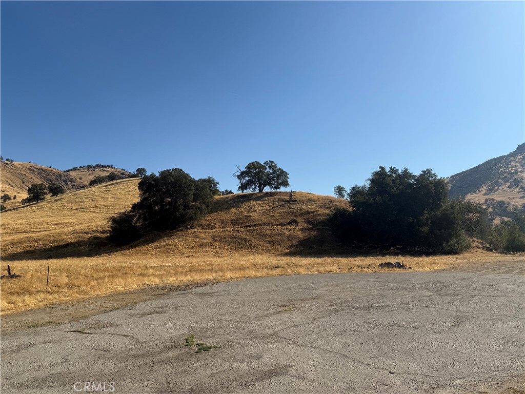 6050 Dogwood Lane, Sanger, CA 93657