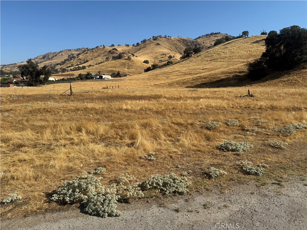 6050 Dogwood Lane, Sanger, CA 93657