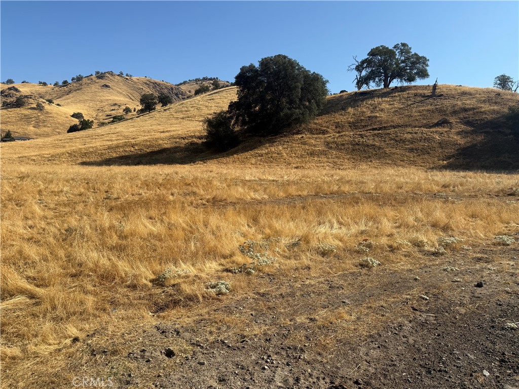 6050 Dogwood Lane, Sanger, CA 93657