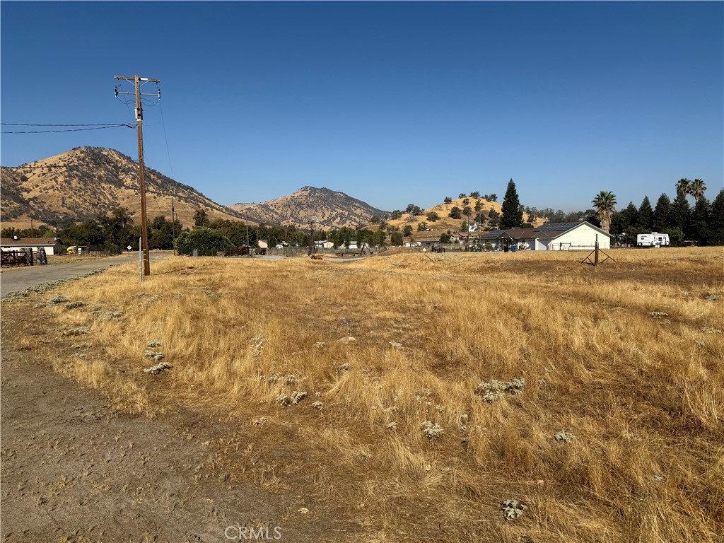 6050 Dogwood Lane, Sanger, CA 93657