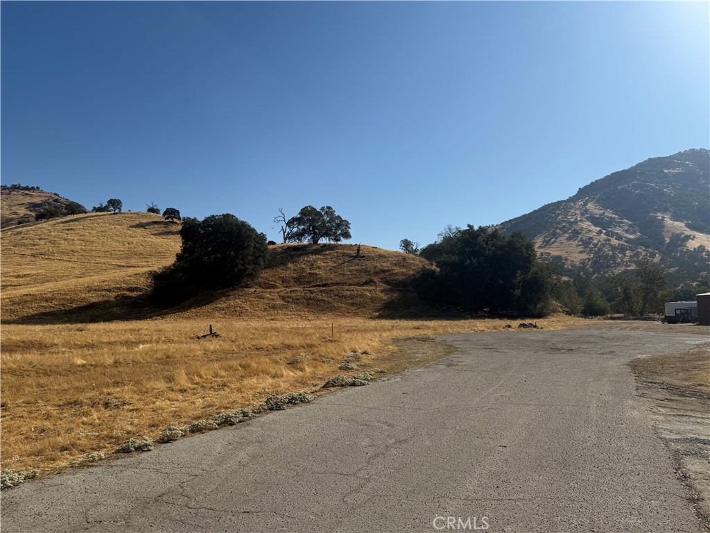 6050 Dogwood Lane, Sanger, CA 93657