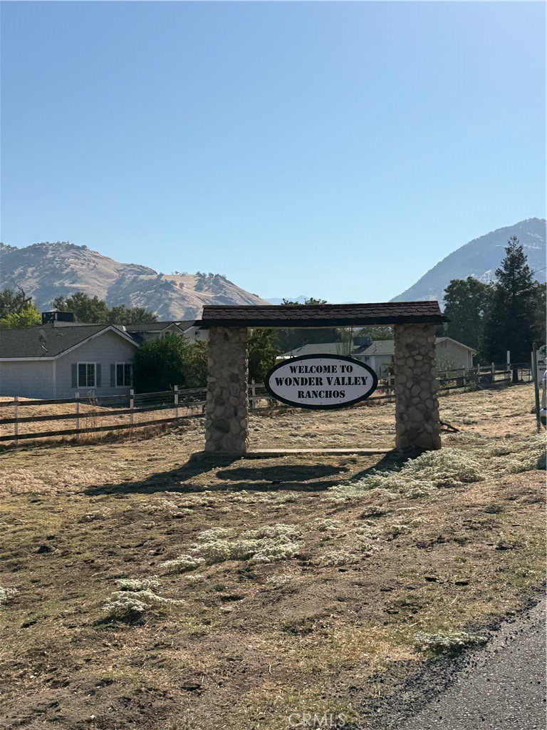 6050 Dogwood Lane, Sanger, CA 93657