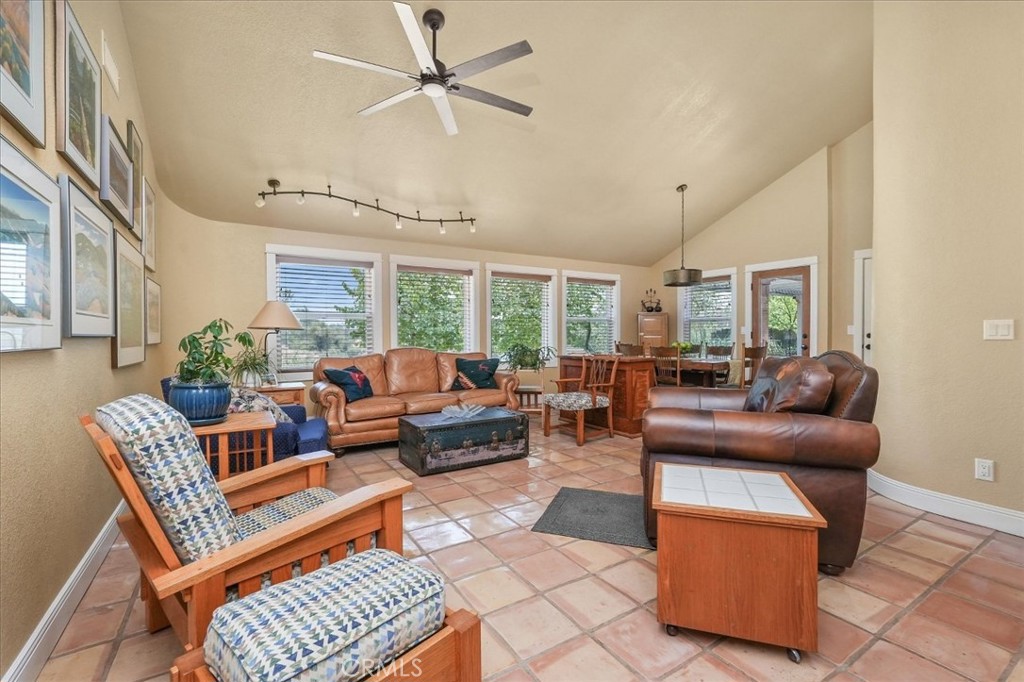 43656 Crystal Cave Cir, Coarsegold, CA 93614